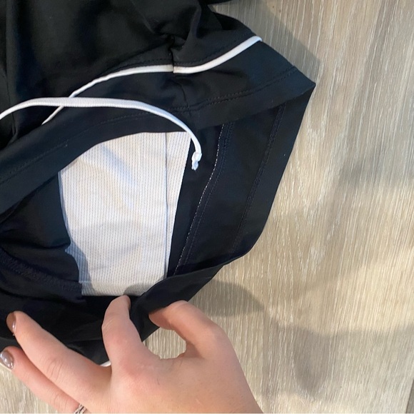 Athleta take two shorts size medium - Picture 4 of 5